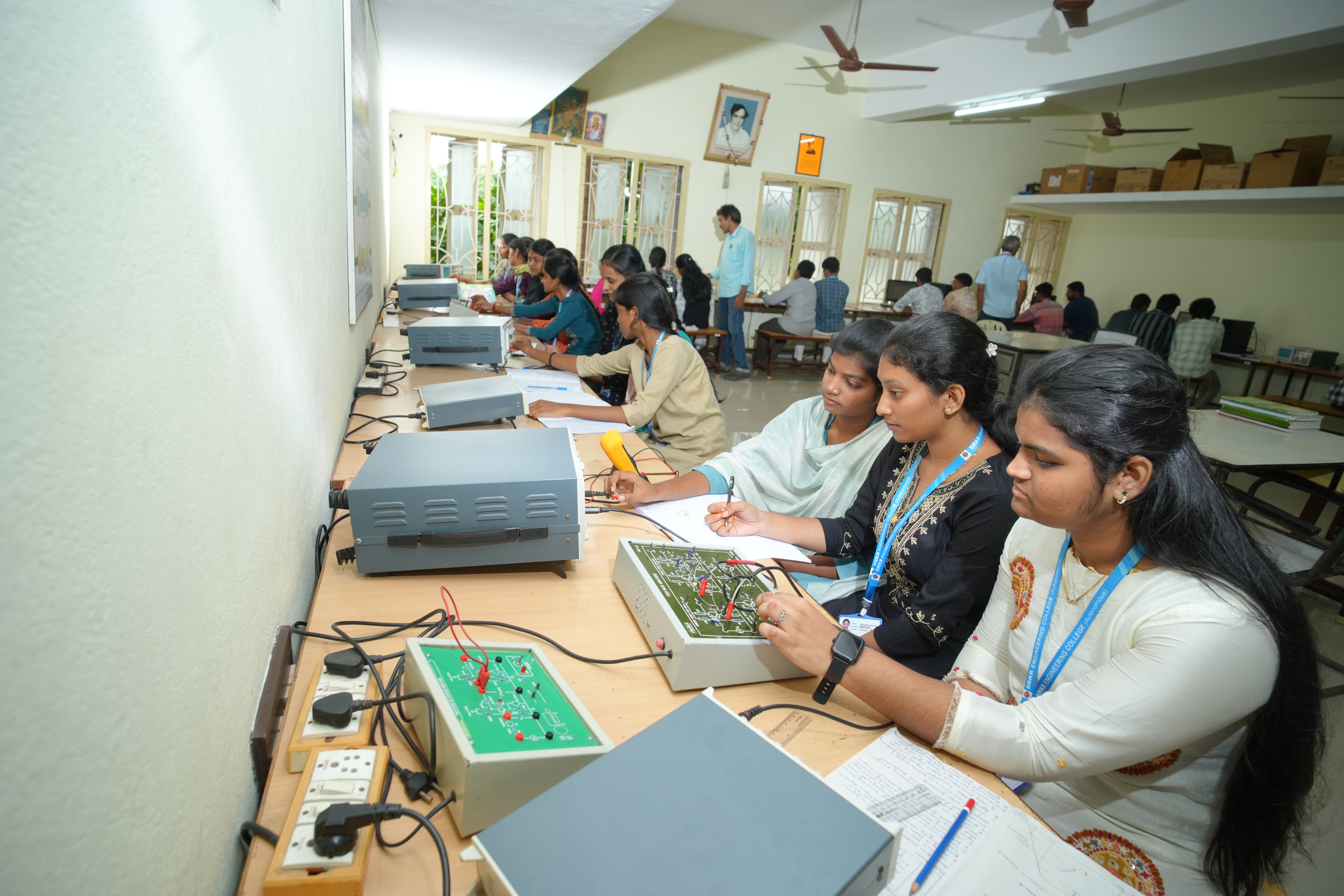 Analog Circuits Lab